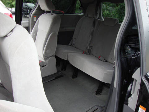 2016 Toyota Sienna LE 8-Passenger