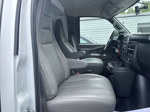 2025 Chevrolet Express 3500