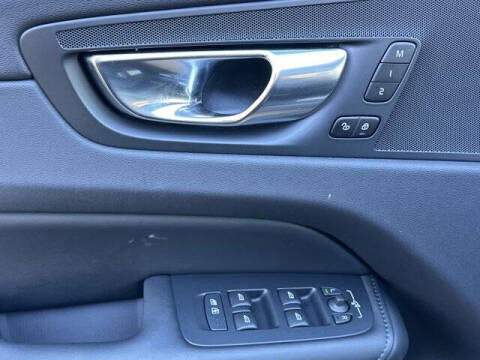 2025 Volvo XC60 B5 Plus Dark Theme