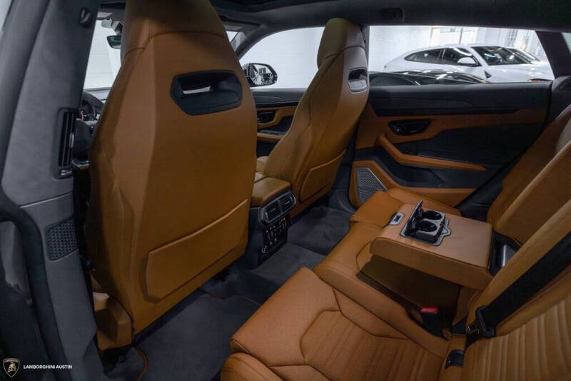 2025 Lamborghini Urus SE