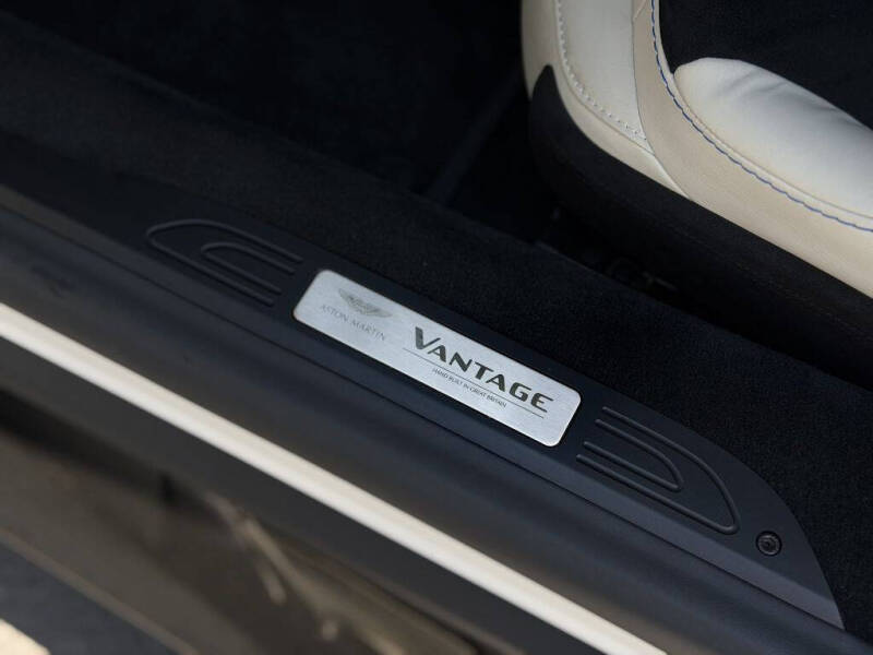 2022 Aston Martin Vantage