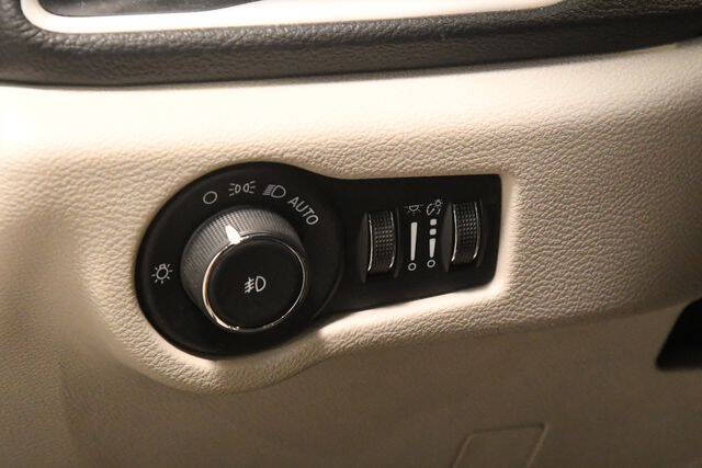 2024 Chrysler Pacifica Plug-In Hybrid Select