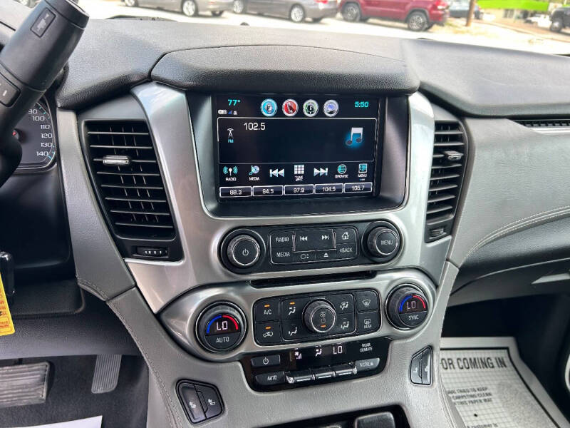 2019 Chevrolet Suburban LT photo 12