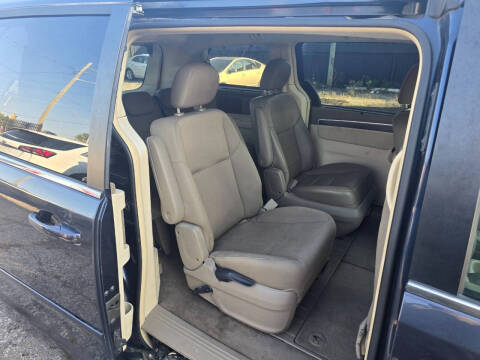 2009 Volkswagen Routan SE