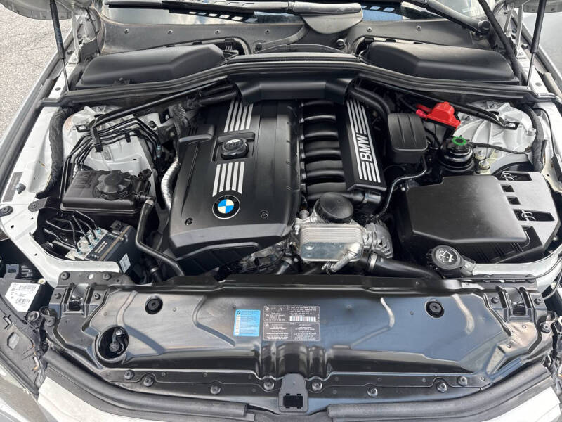 2009 BMW 5 Series 528i