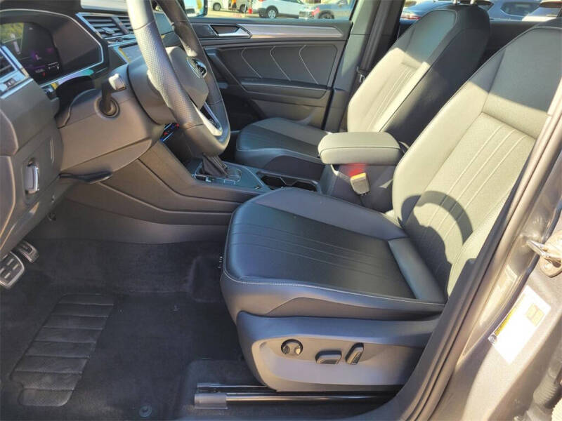 2024 Volkswagen Tiguan SE R-Line Black