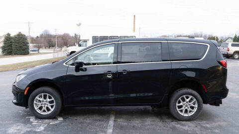 2022 Chrysler Voyager LX