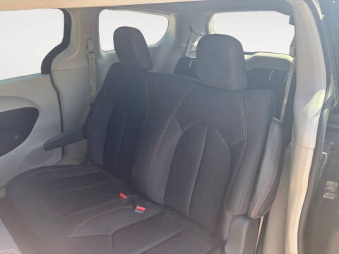 2021 Chrysler Voyager LX