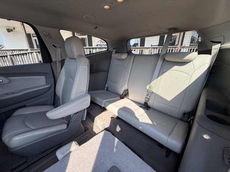 2011 Chevrolet Traverse LT