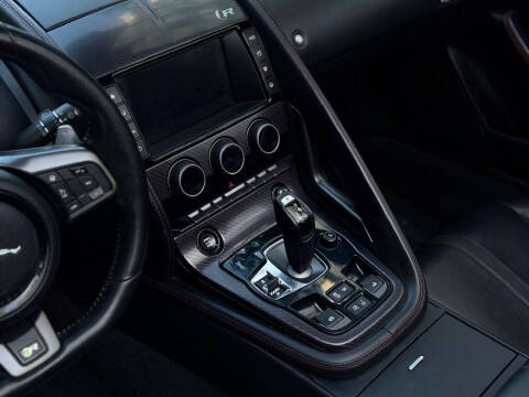 2016 Jaguar F-TYPE R