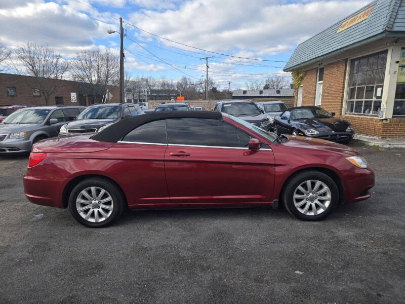 2013 Chrysler 200 Touring's photo