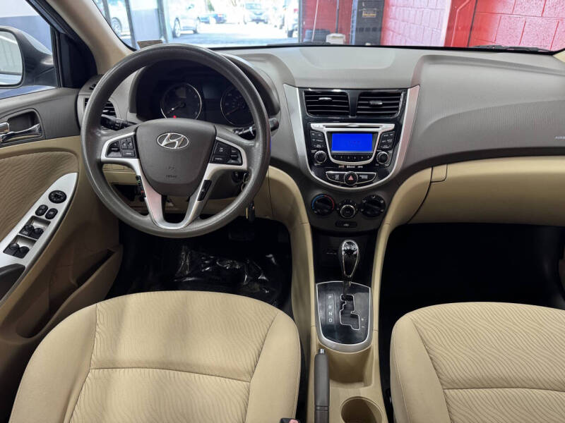2012 Hyundai Accent GLS