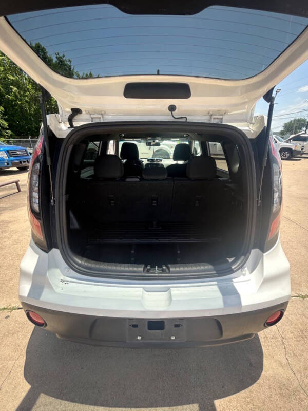 2017 Kia Soul +