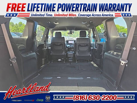 2027 Chrysler Pacifica Select