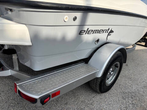 2019 Bayliner Element F18