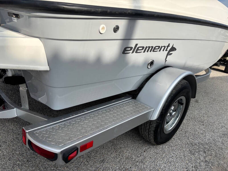 2019 Bayliner Element F18