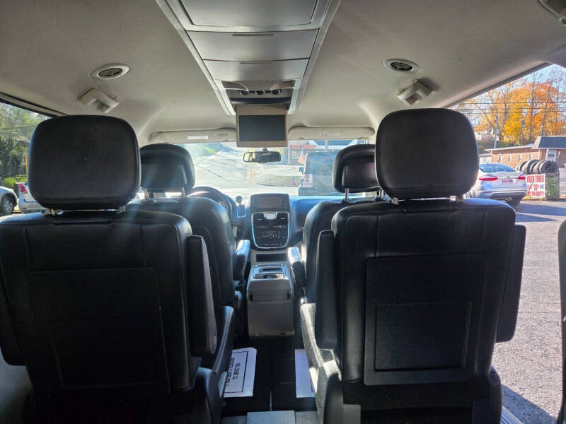 2013 Chrysler Town and Country Touring