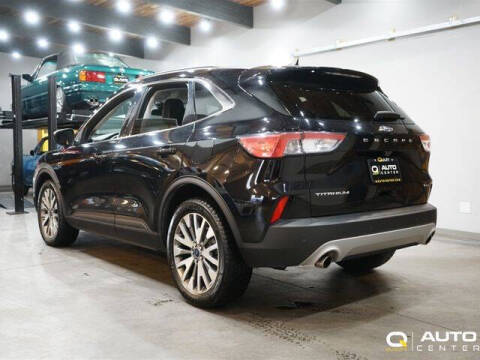 2022 Ford Escape Hybrid Titanium