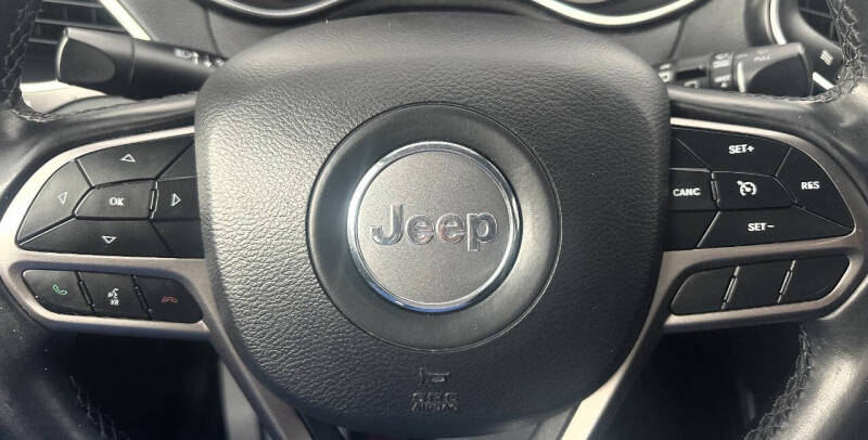 2019 Jeep Cherokee Latitude Plus - Photo 12