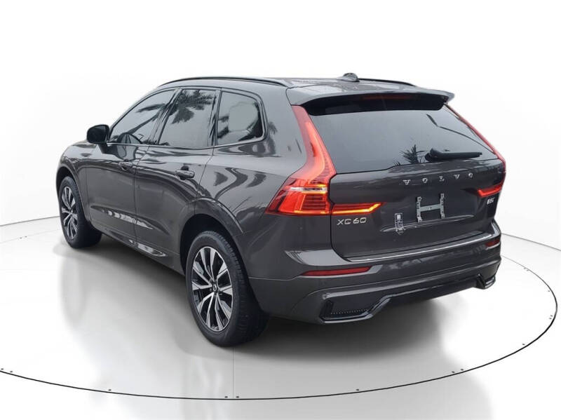 2025 Volvo XC60 B5 Core Dark Theme