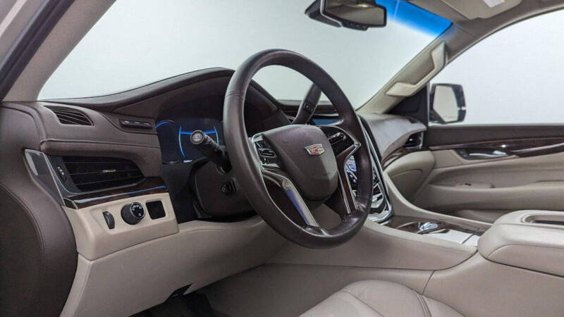 2016 Cadillac Escalade Luxury Collection