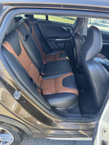 2016 Volvo V60 Cross Country T5