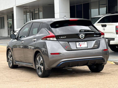2022 Nissan LEAF SV
