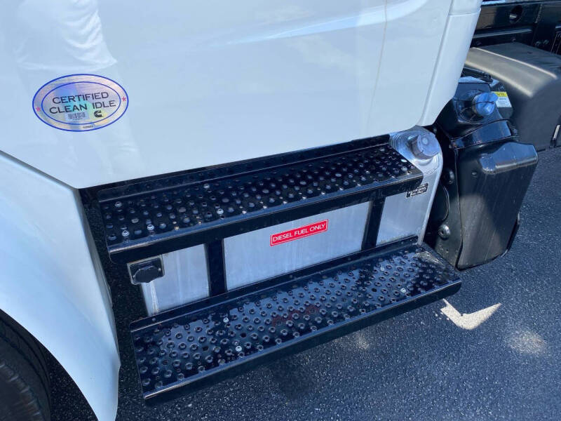 2020 Freightliner M2 106