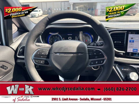 2027 Chrysler Pacifica Select