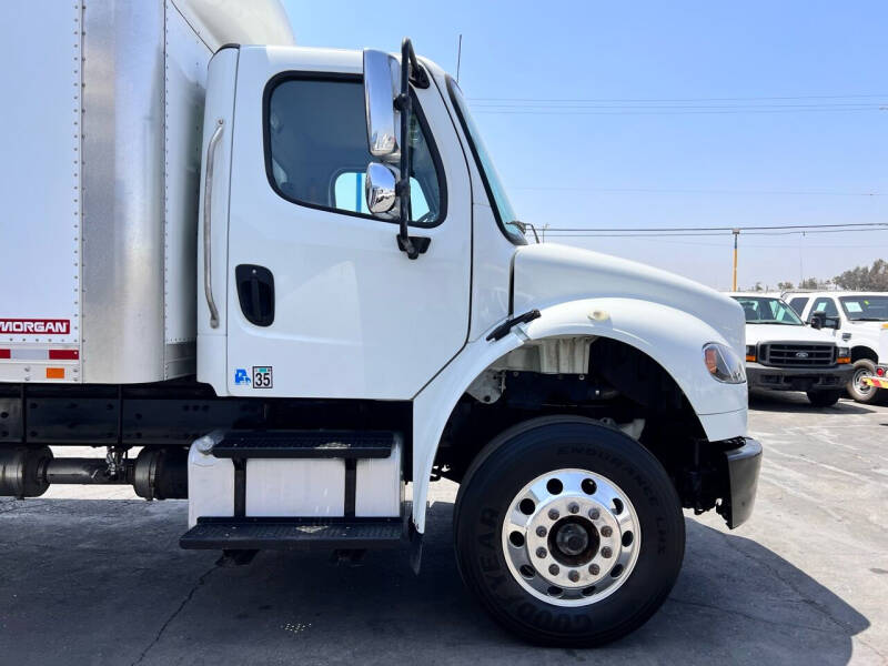 2017 Freightliner M2 106
