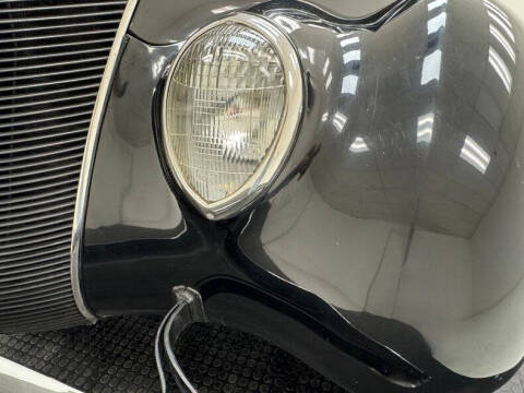 1937 Ford Deluxe