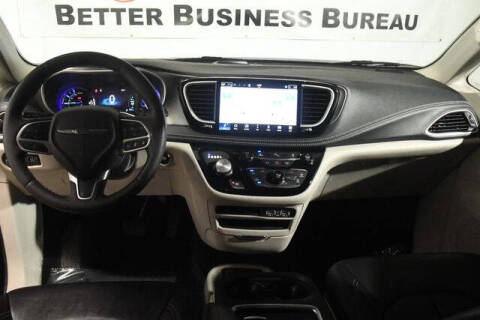 2024 Chrysler Pacifica Plug-In Hybrid Select