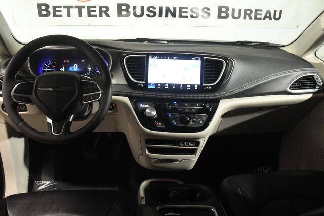 2024 Chrysler Pacifica Plug-In Hybrid Select
