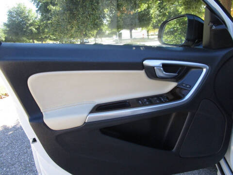 2015 Volvo V60 Cross Country T5 Platinum