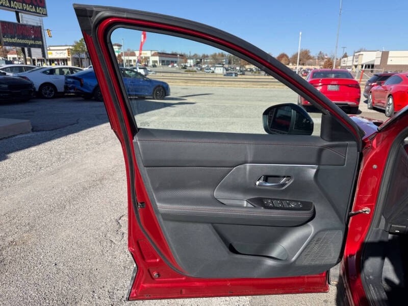 2025 Nissan Kicks SR