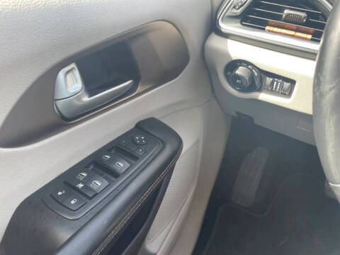 2017 Chrysler Pacifica Touring-L Plus