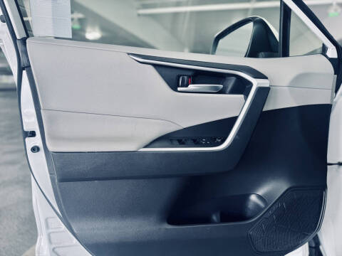 2020 Toyota RAV4 Hybrid XLE