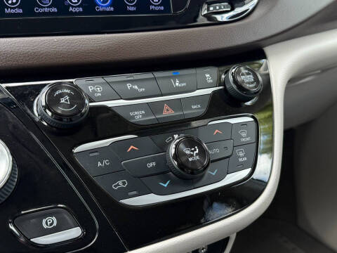 2017 Chrysler Pacifica Touring-L Plus