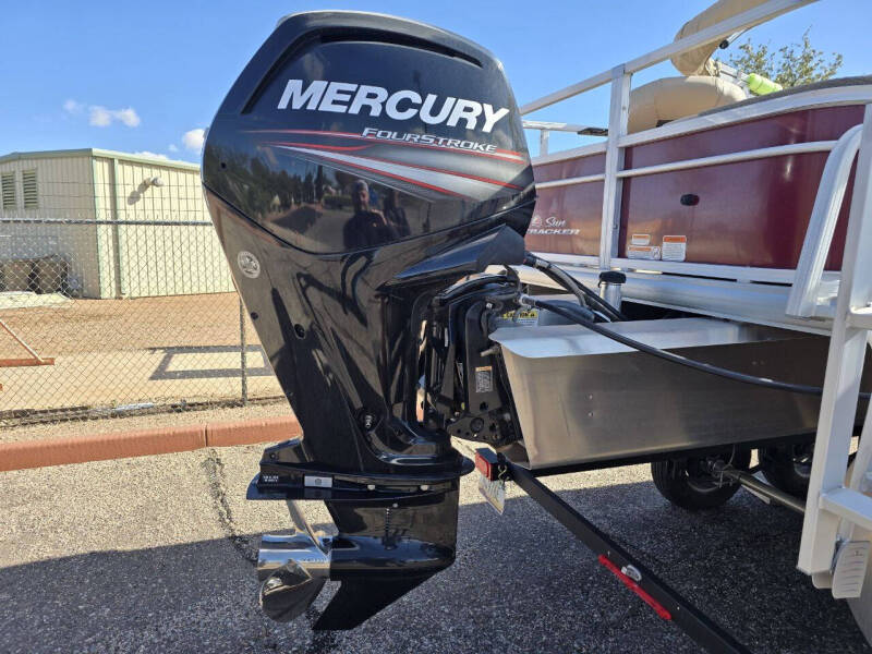 2018 Sun Tracker FISHING BARGE 20 DLX