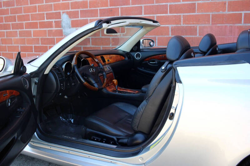 2005 Lexus SC 430