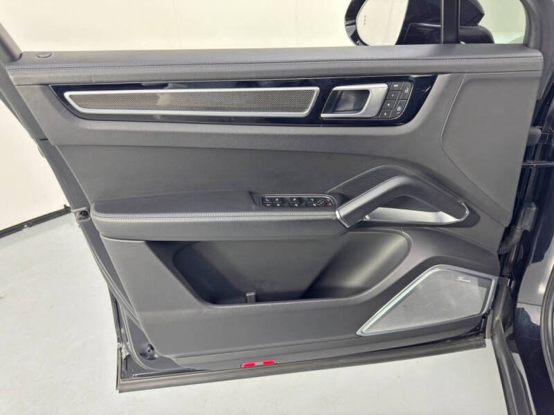 2022 Porsche Cayenne Turbo S E-Hybrid Coupe