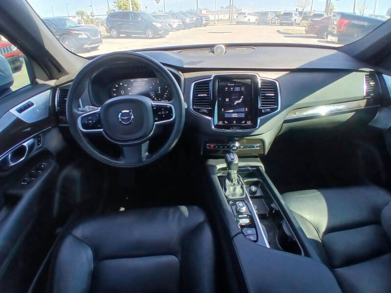 2018 Volvo XC90 T6 Momentum