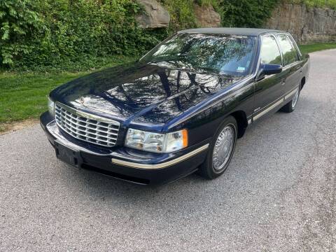 1998 Cadillac DeVille for sale at Bogie's Motors in Saint Louis MO
