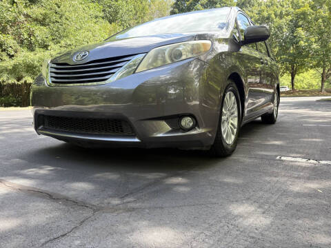 2016 Toyota Sienna XLE 7-Passenger Auto Access Seat