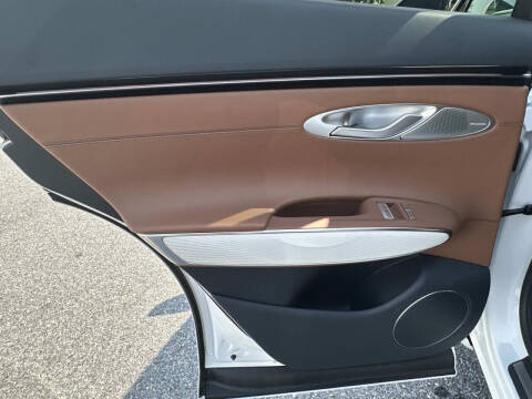 2026 Genesis GV70 2.5T Advanced