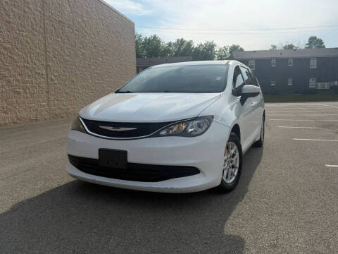 2017 Chrysler Pacifica Touring Photo