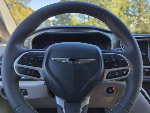 2024 Chrysler Pacifica Plug-In Hybrid Select