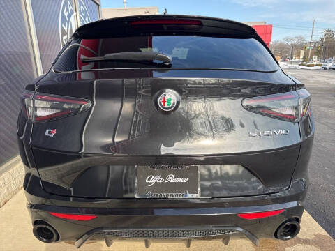 2025 Alfa Romeo Stelvio Intensa