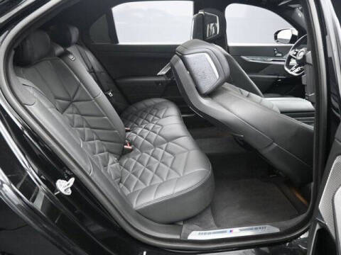 2023 BMW 7 Series 740i