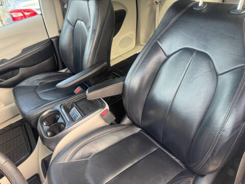 2017 Chrysler Pacifica Touring-L